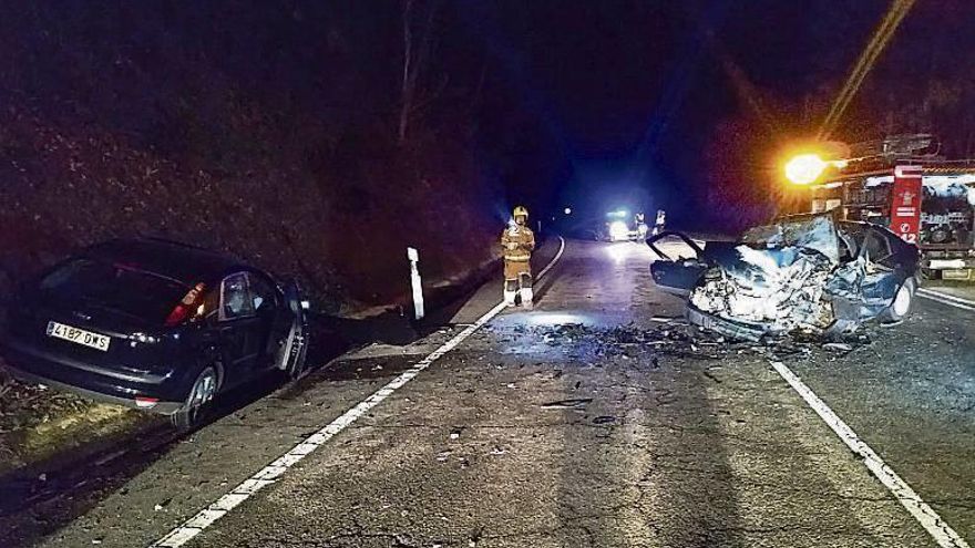 Un conductor muerto y otro herido grave en una colisión frontal en la N-120