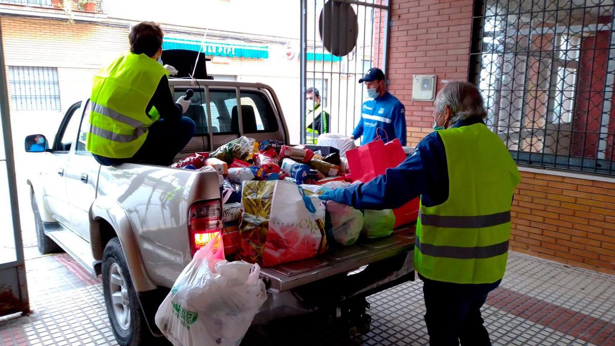 Caravana solidaria en La Algaba para los afectados por el Coronavirus