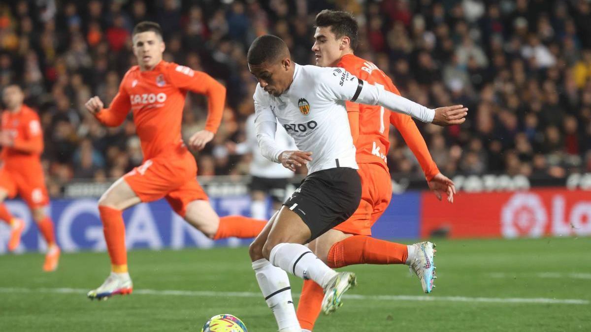 Lino, en la jugada del único gol del partido de liga Valencia CF - Real Sociedad