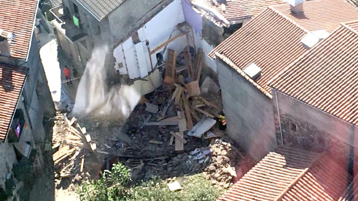Vista aérea de la casa derrumbada en Llanars