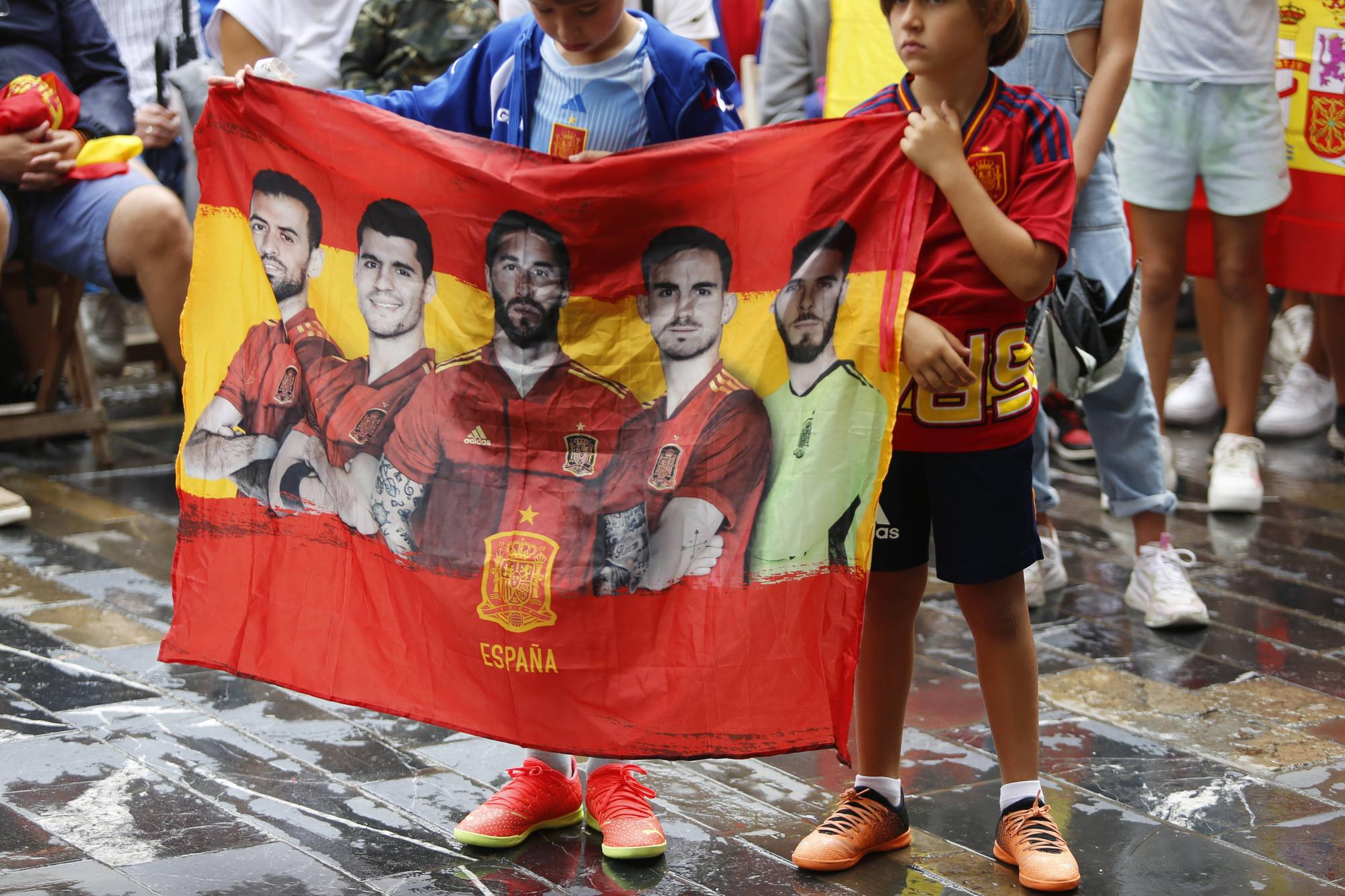 Gijón se vuelca (pese a la lluvia) animando a España en la final del Mundial de fútbol femenino