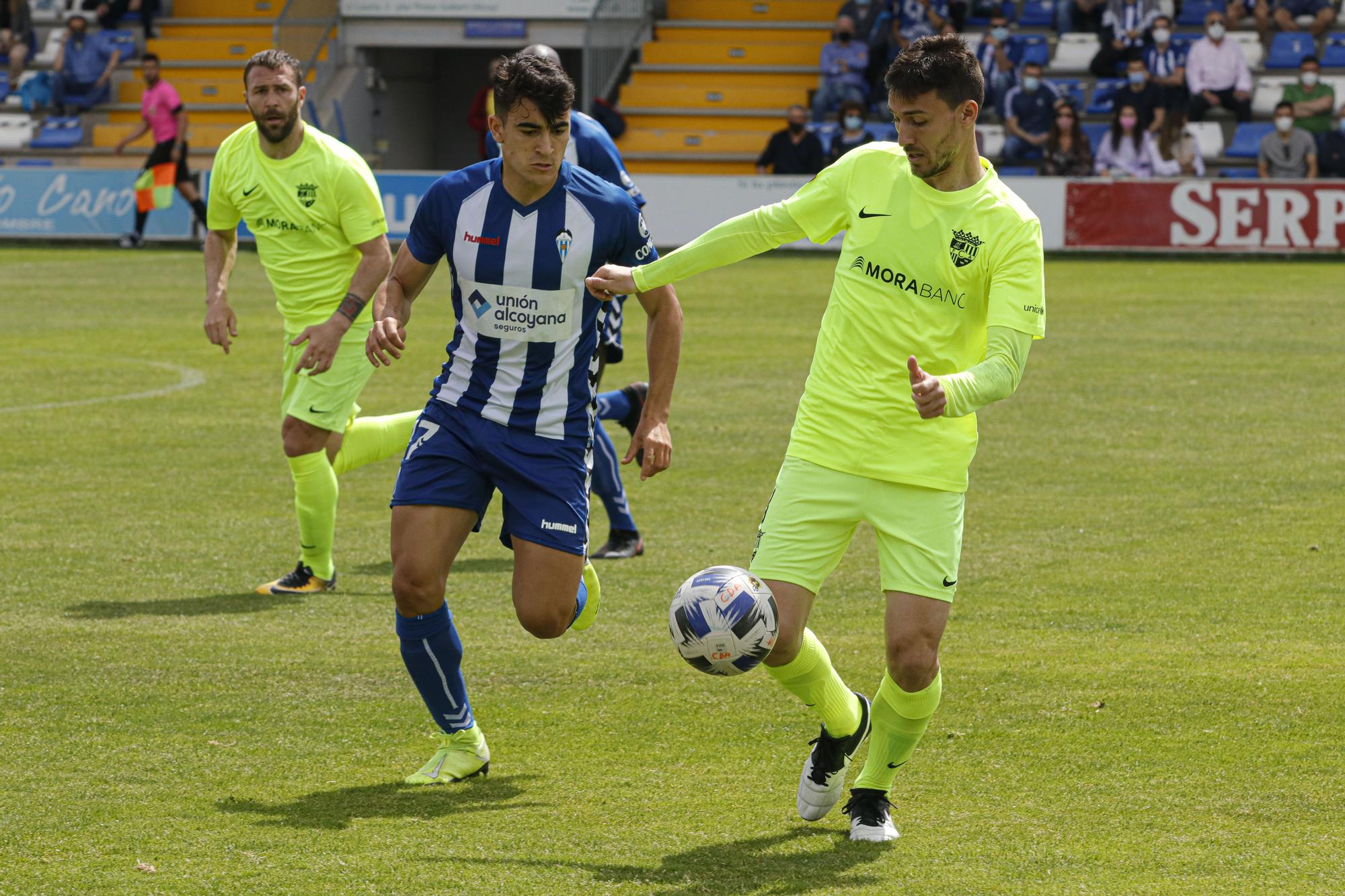 Goles y fiesta en la despedida del Alcoyano (2-3)