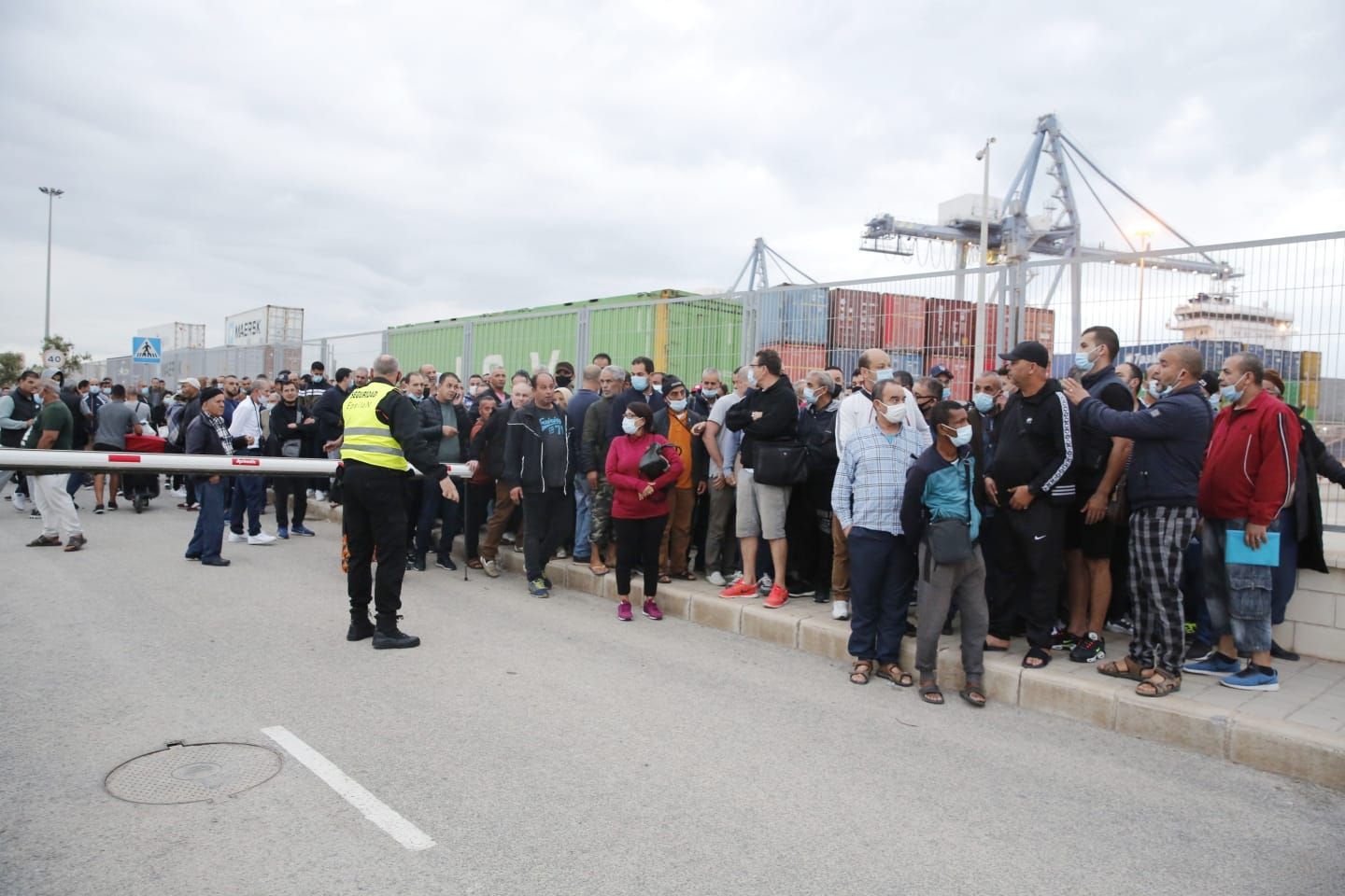 Las imágenes de los altercados en el Puerto de Alicante por el ferry a Orán