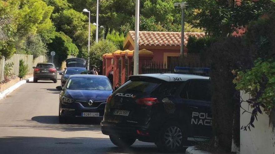 La Policía Nacional registra durante cinco horas y media el domicilio de Carlos Fabra en Platgetes