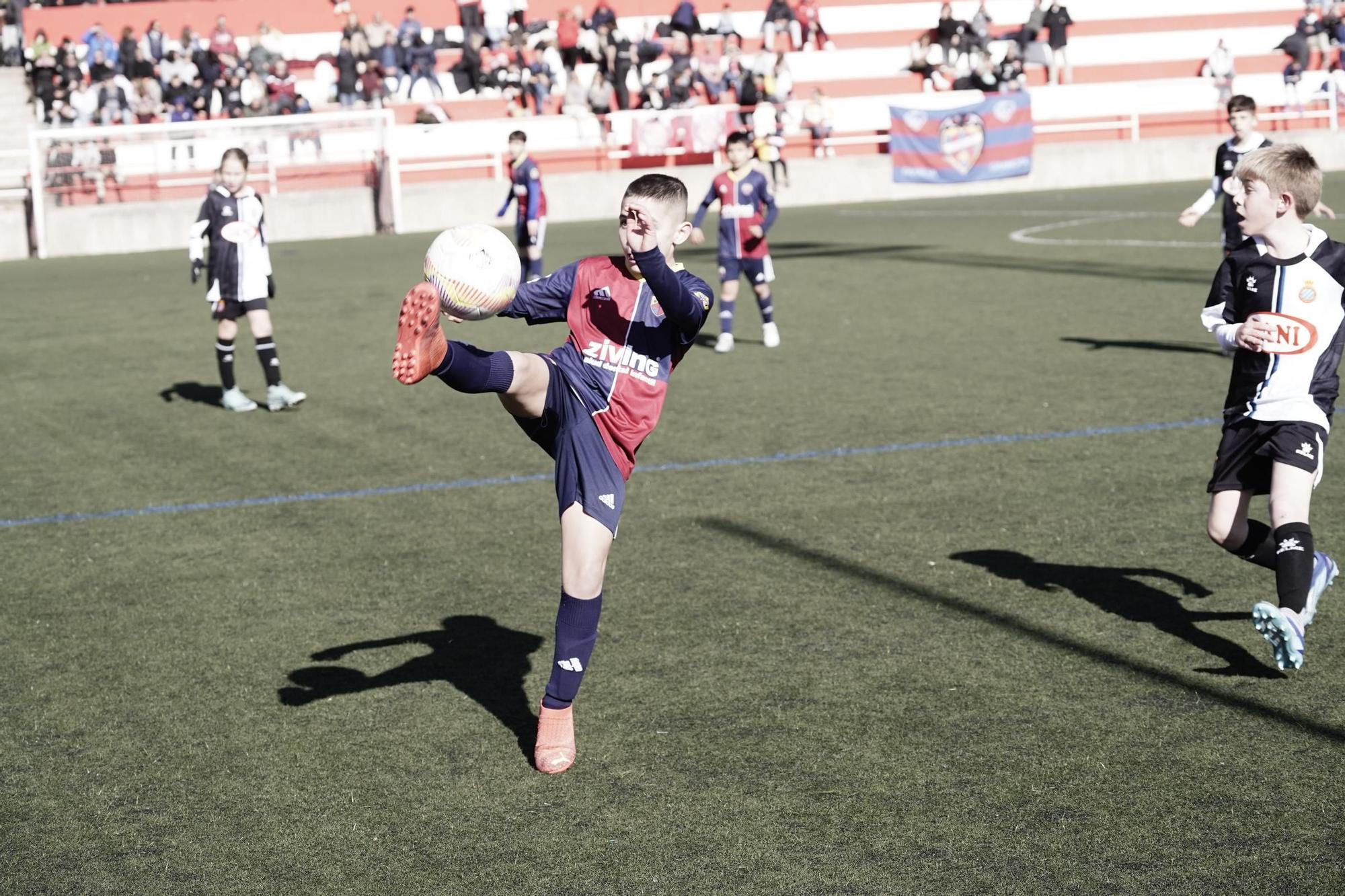 Imatges de la desena edició del torneig Ciutat de Berga de futbol-7 benjamí