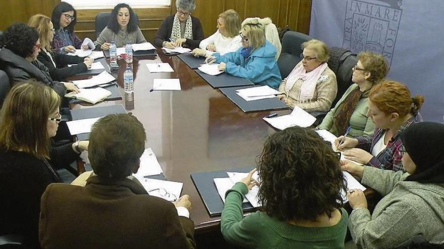 Reunión del Consello Municipal da Muller de Marín.  // S. Álvarez