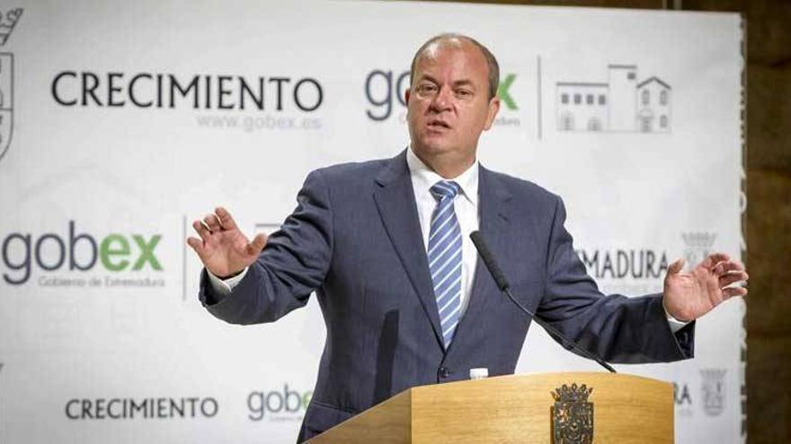 Extremadura limita el mandato del presidente a un máximo de ocho años