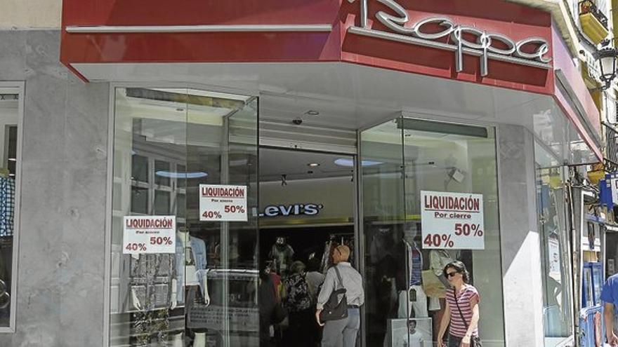 Cierra la tienda Roppa de San Antón de Cáceres y en su lugar abrirá Pans and Company