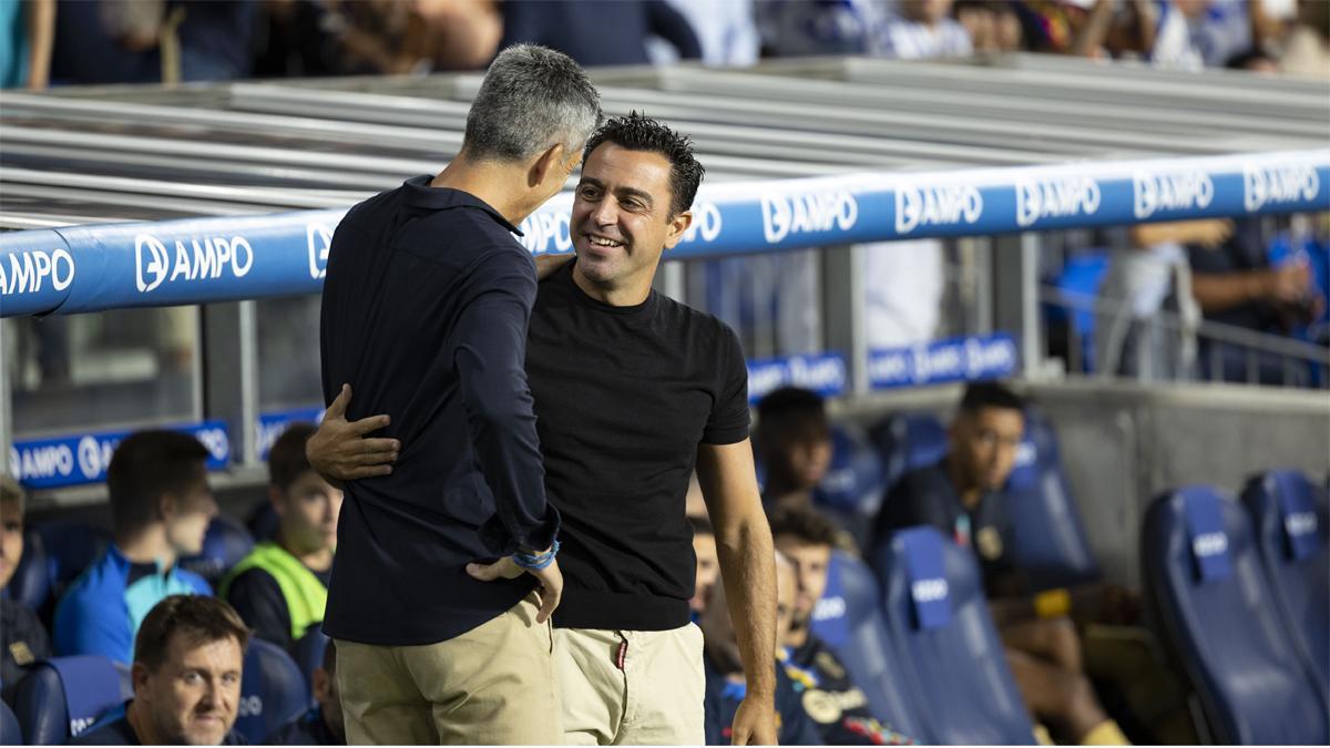 Xavi Hernández saluda a Imanol Aguacil antes del Real Sociedad - Barça