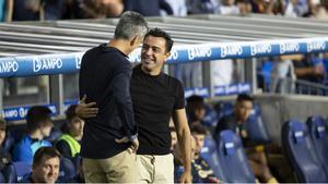 Xavi Hernández saluda a Imanol Aguacil antes del Real Sociedad - Barça