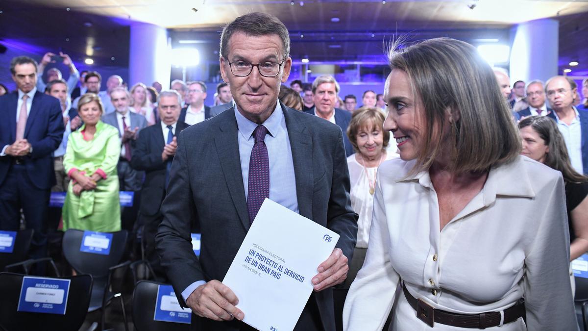 Alberto Núñez Feijóo y Cuca Gamarra durante la presentación del programa electoral.