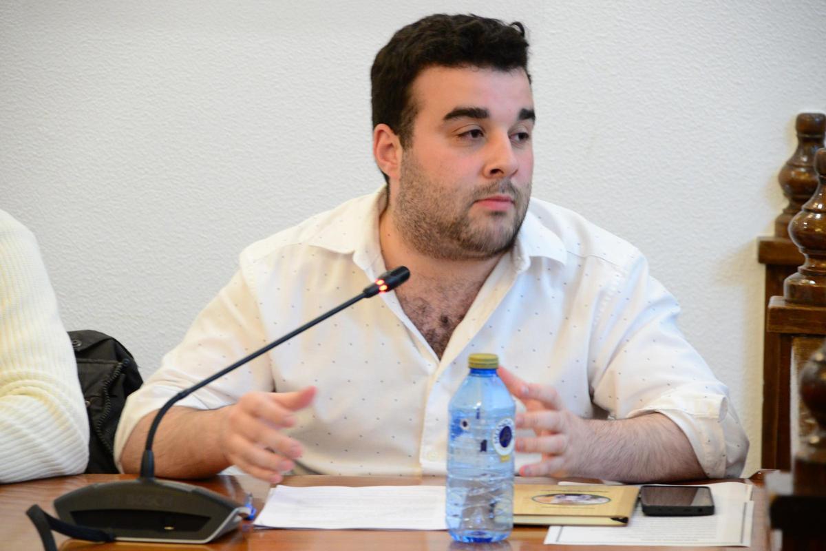 El edil no adscrito Daniel Chapela durante una sesión plenaria.