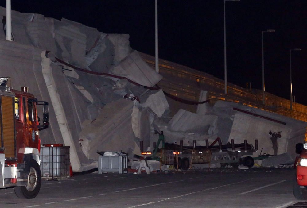 Un ferri xoca contra el port de Las Palmas