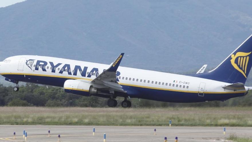 Un avió de Ryanair a l&#039;aeroport de Girona