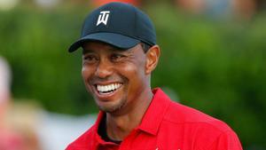 Tiger Woods vuelve a sonreír