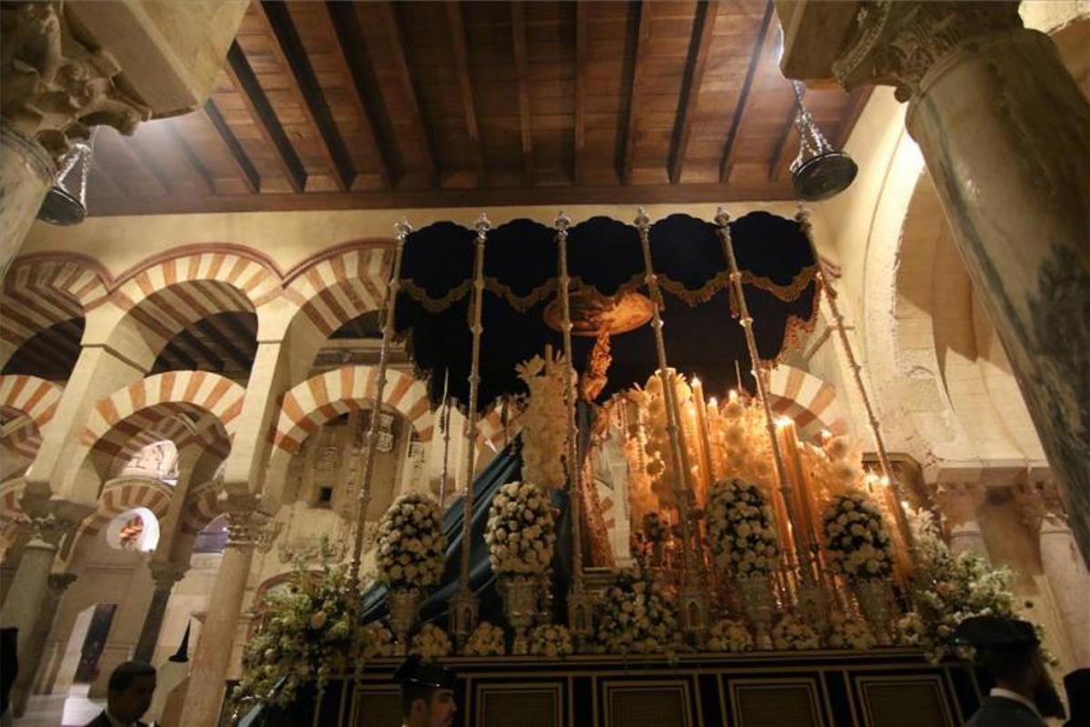 Una tarde primaveral envuelve a las cofradías el Lunes Santo
