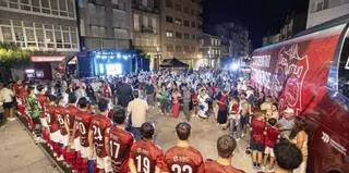 El Estradense  viste la Farola de rojo