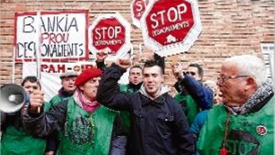 La PAH atura el desnonament d&#039;un noi de 27 anys a Girona