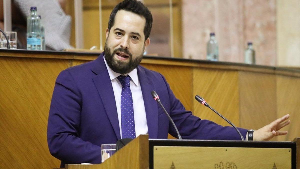 El portavoz adjunto de Ciudadanos, Fran Carillo, este jueves en el Pleno del Parlamento.