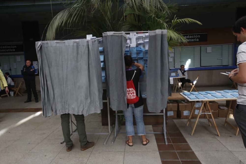 Las fotos de las elecciones municipales y europeas en Vigo el 26 de mayo.