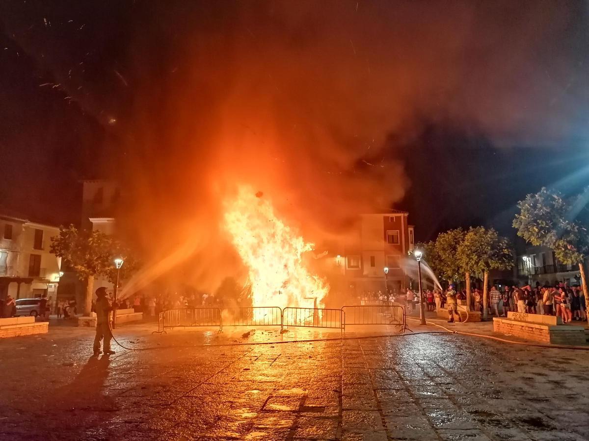 GALERÍA | Toro revive la noche de San Juan con música y fuego