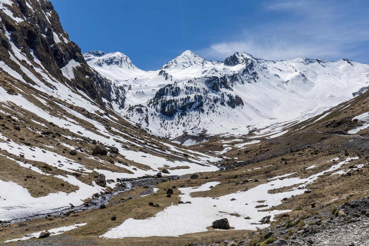 Los Pirineos cubiertos de nieve.