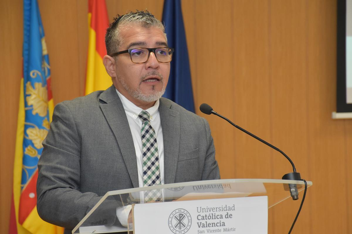 El director del Observatorio Yves Congar y profesor de la Facultad de Teología de la UCV, Andrés Valencia.