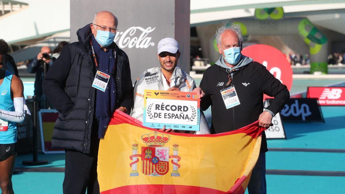 Juan Roig, con Hamid Ben Daoud en el medio, y Paco Borao. / FRANCISCO CALABUIG