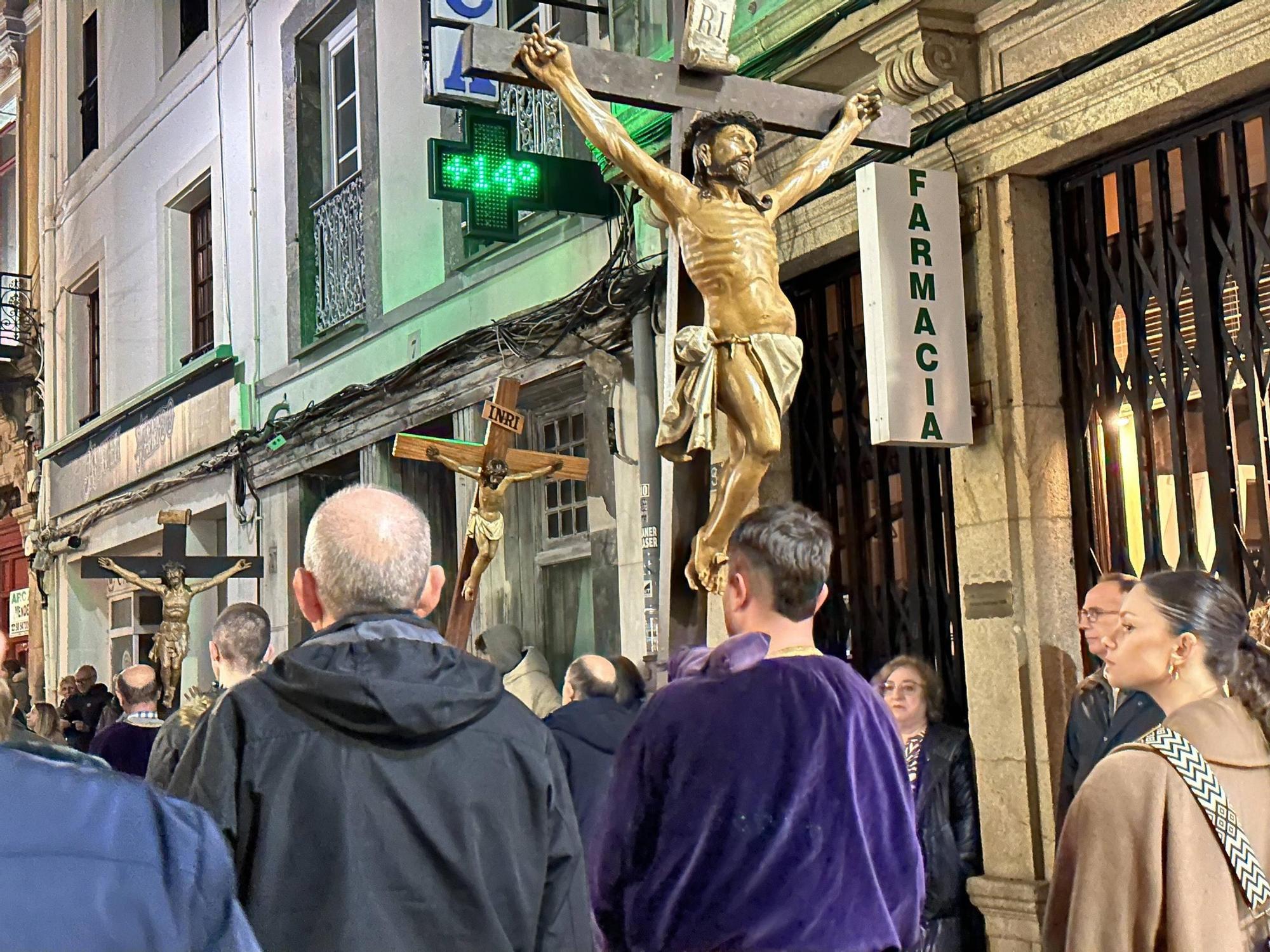 EN IMÁGENES | La envolvente procesión del Nazareno en Luarca