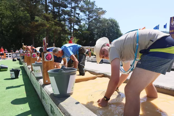 EN IMÁGENES | Las primeras petitas de oro salen en Navelgas con la competición amateur
