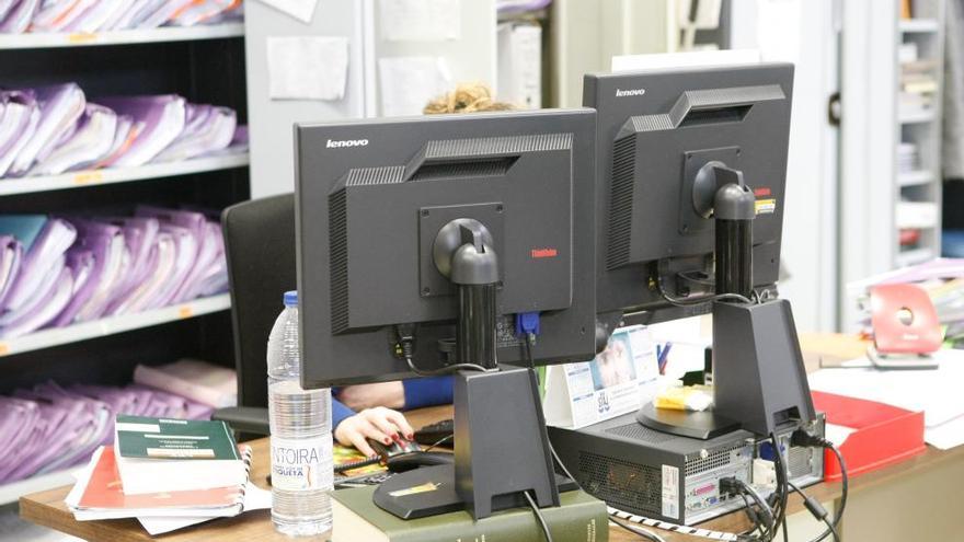 Ordenadores en una oficina