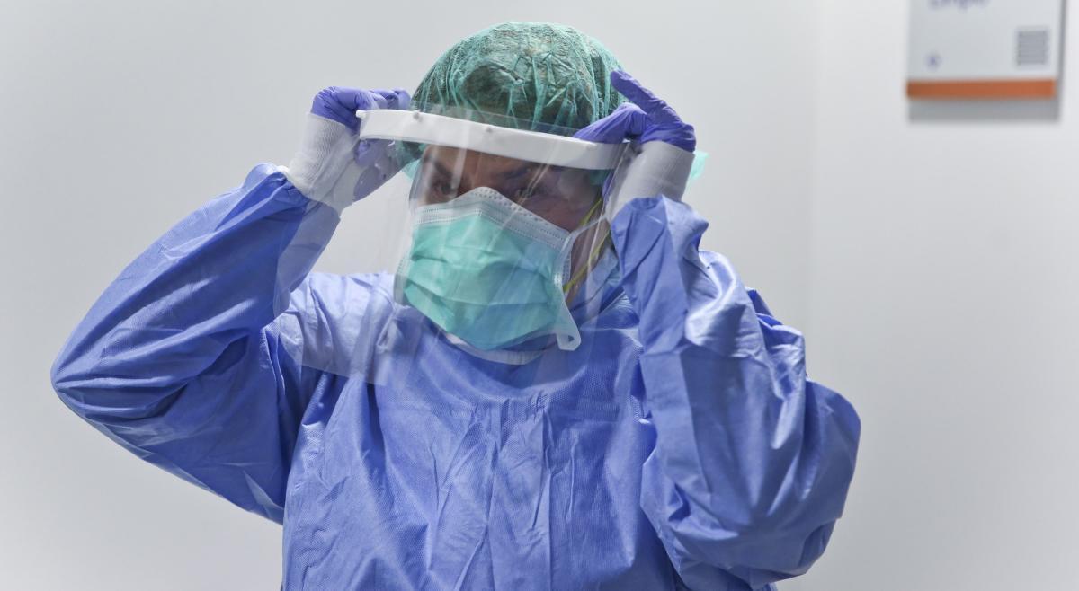 Los sanitarios usaron hasta cinco días la misma mascarilla por falta de material