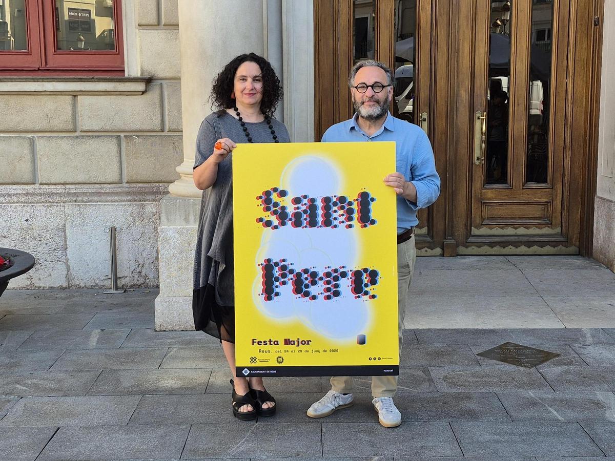Presentación del cartel de Sant Pere 2026 de Reus, este miércoles, con la autora de la imagen, Ester Ferrando (izquierda).
