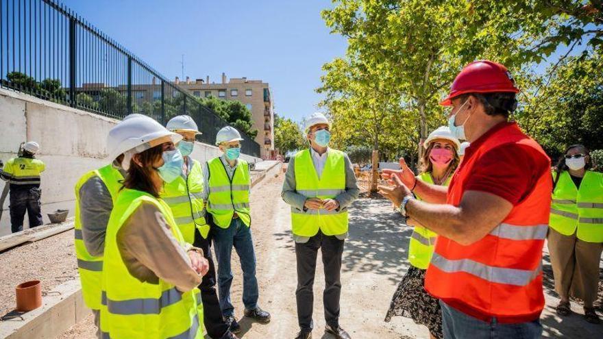 Azcón visita la reforma del Parque Torrerramona, que terminará en octubre