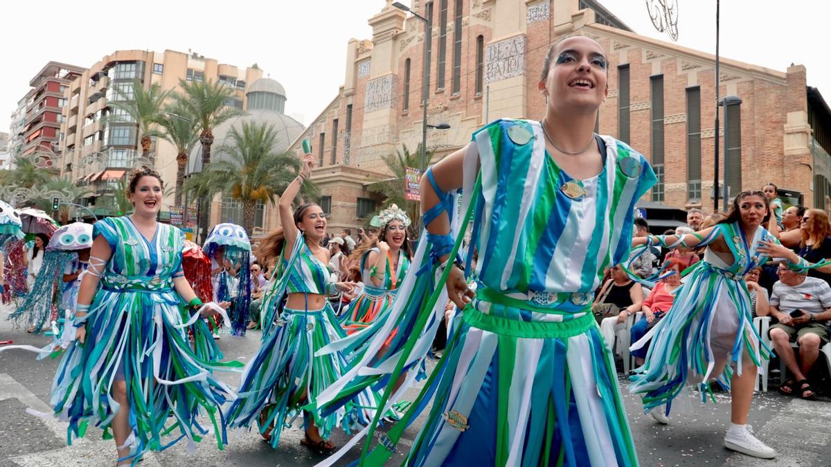 El desfile del Ninot de las Hogueras 2026 en Alicante, en imágenes