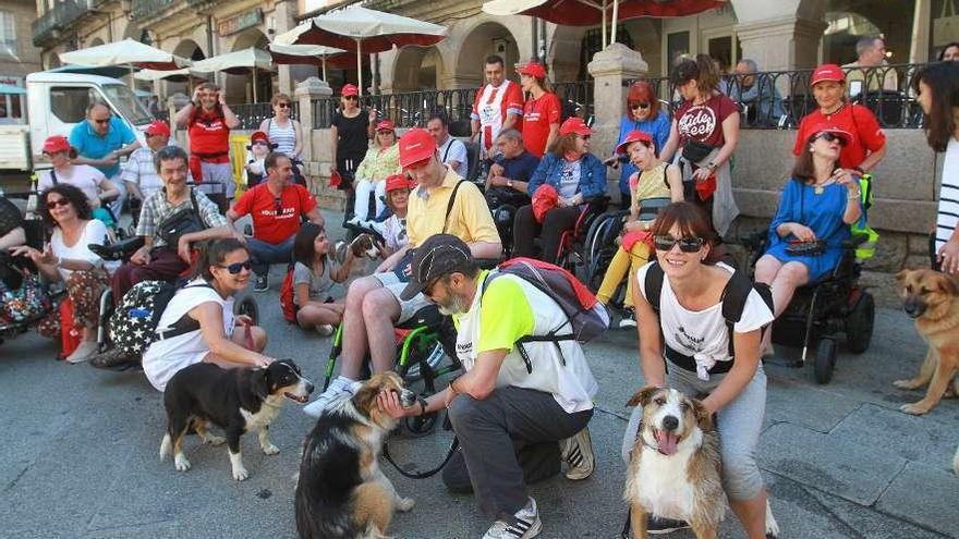 Punto de partida de la Rodaina, en la Praza Maior de Ourense. // Iñaki Osorio