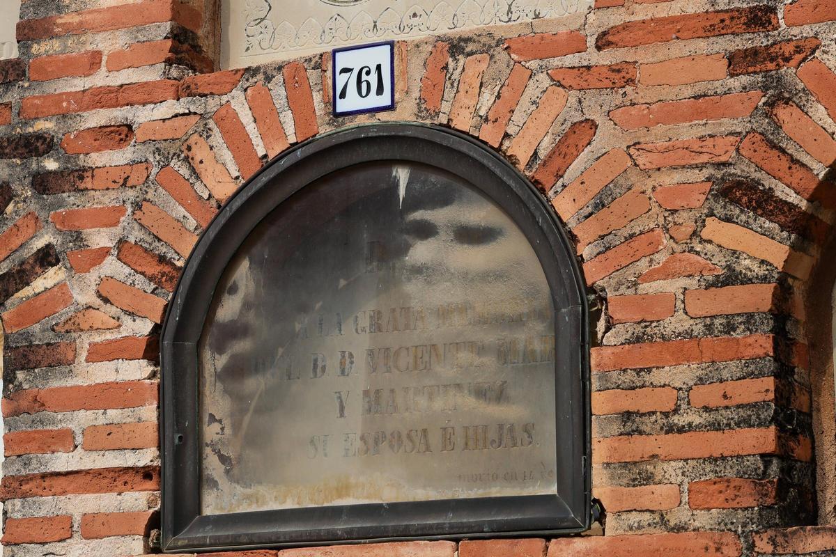VALENCIA VLC NICHO 761 DEL CEMENTERIO DE VALENCIA DONDE HAN APARECIDO UNAS MISTERIOSAS CARAS