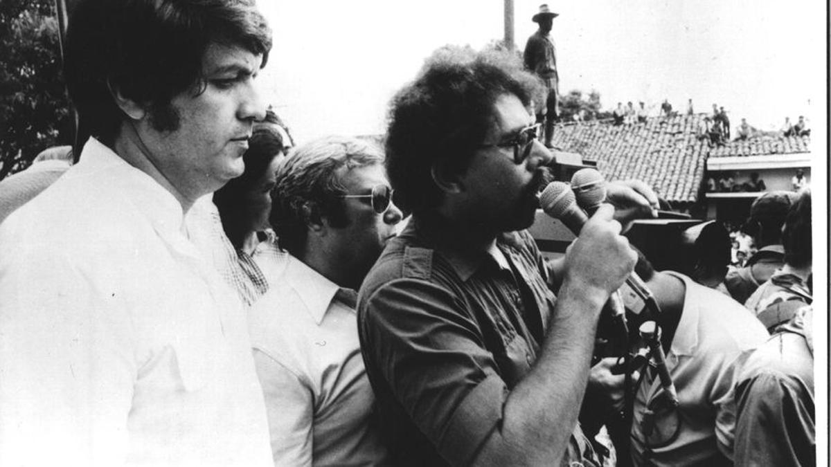 Sergio Ramírez, junto a Daniel Ortega en la época de la Revolución Sandinista.