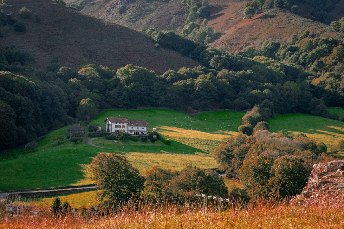 Las vistas verdes de Amaiur (Navarra) en otoño
