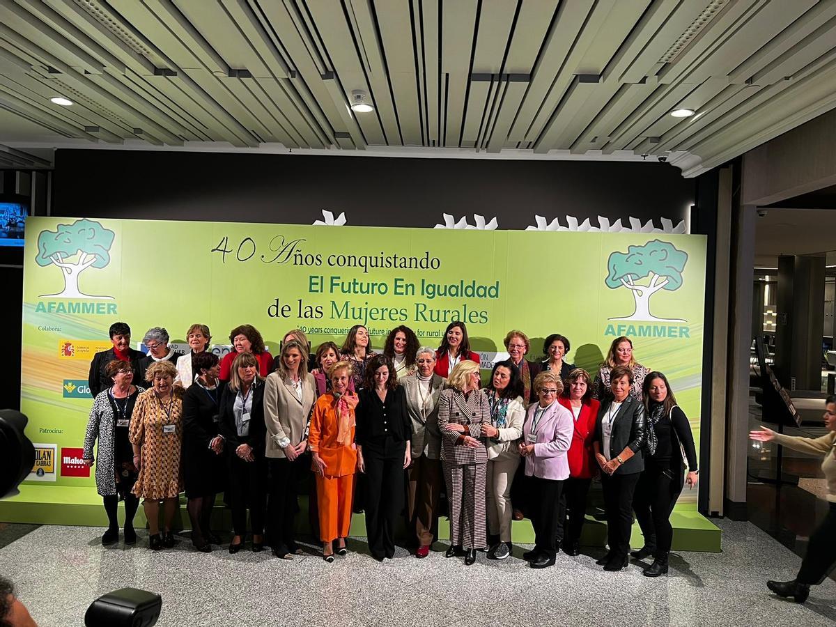 Presidentas provinciales de Afammer con Isabel Díaz Ayuso.