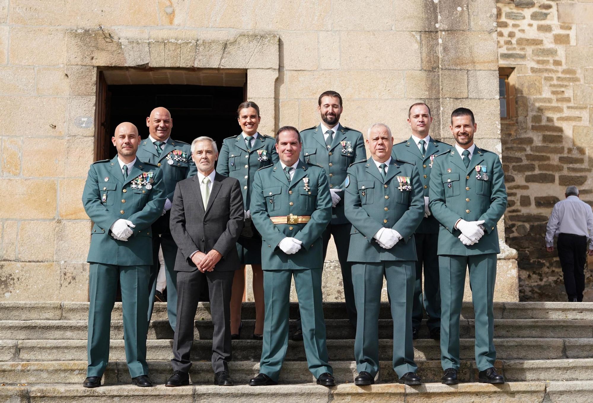 El regidor Luis Taboada con los guardias de Vila de Cruces.