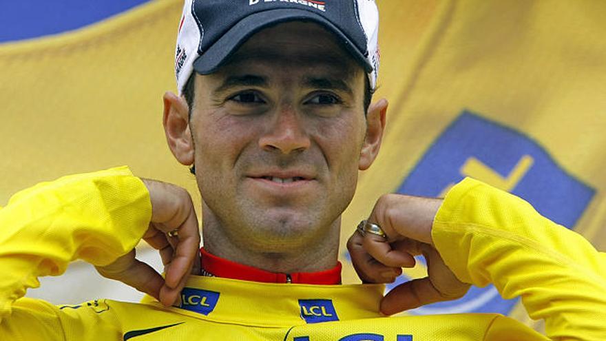 Feliz. El español Alejandro Valverde, pese a que ayer se clasificó duodécimo, logró mantener su maillot amarillo de líder un día más.