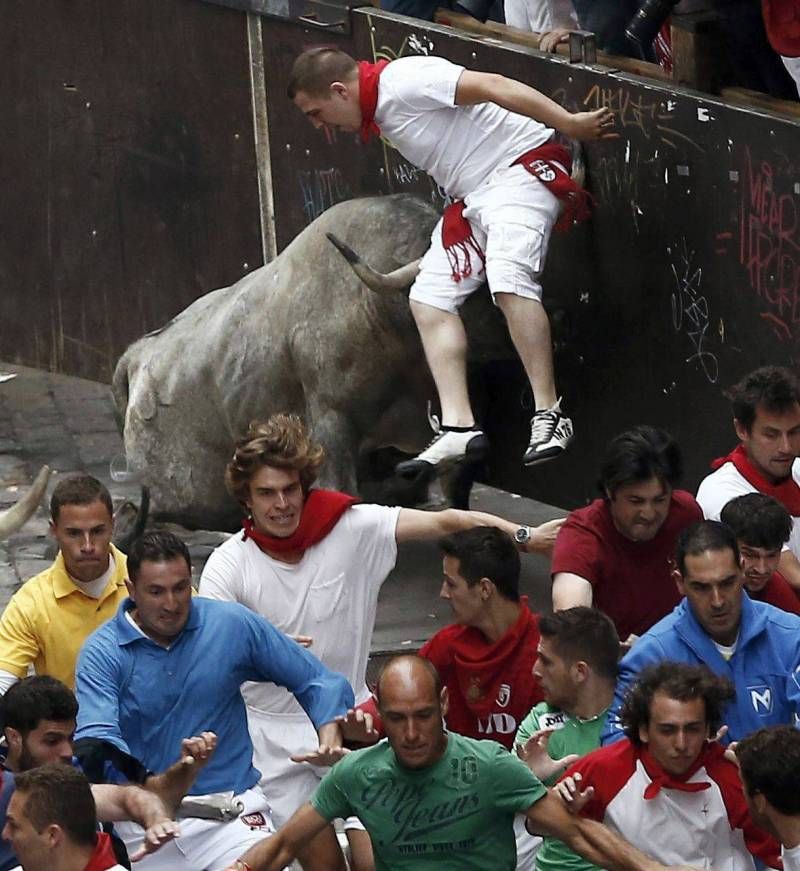 Fotogalería del quinto encierro de San Fermín