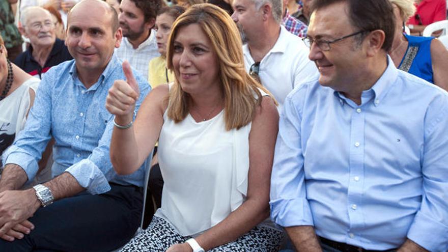 La Secretaria General del PSOE de Andalucía, Susana Díaz, junto al Secretario General del PSOE de Málaga, Migiuel Ángel Heredia y el Secretario de Política Institucional del PSOE-A, Francisco Conejo.