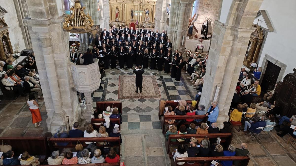 Concierto del Coro de la Fundación Princesa de Asturias en el Monasterio de Cornellana.