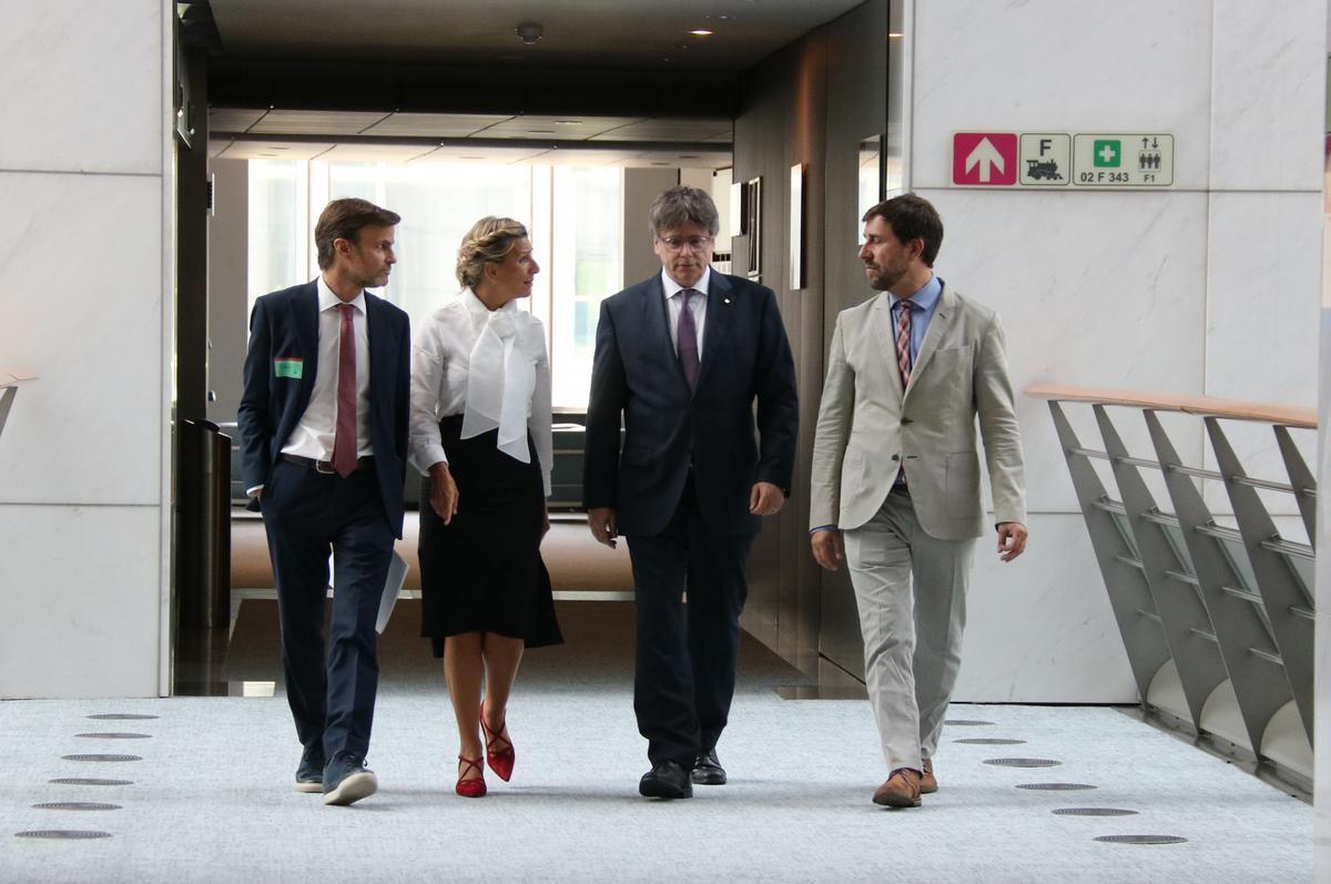 Carles Puigdemont y Yolanda Díaz se reúnen en el Parlamento Europeo.