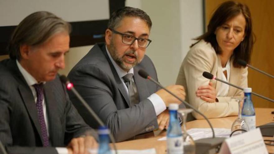 Jesús Dolz, Nicolás Salvador (Royo Group) y Teresa Bretón (Axis).