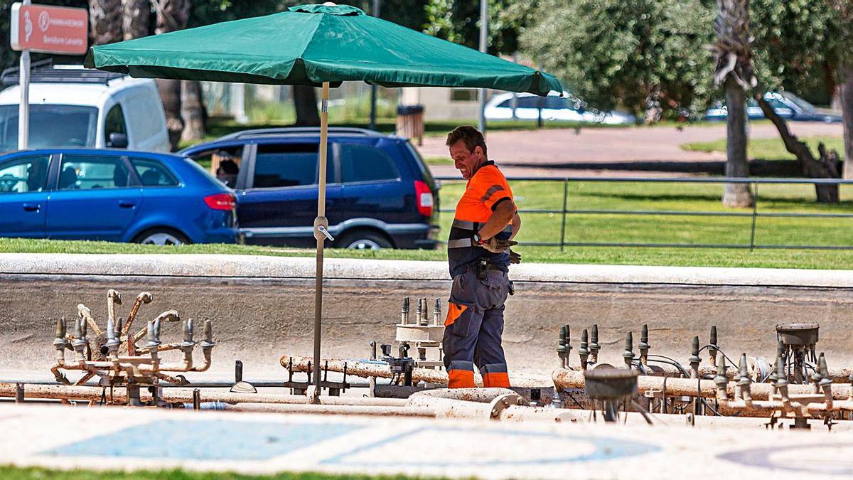 La falta de mantenimiento y de uso había deteriorado por completo luces y tuberías.  | DAVID REVENGA