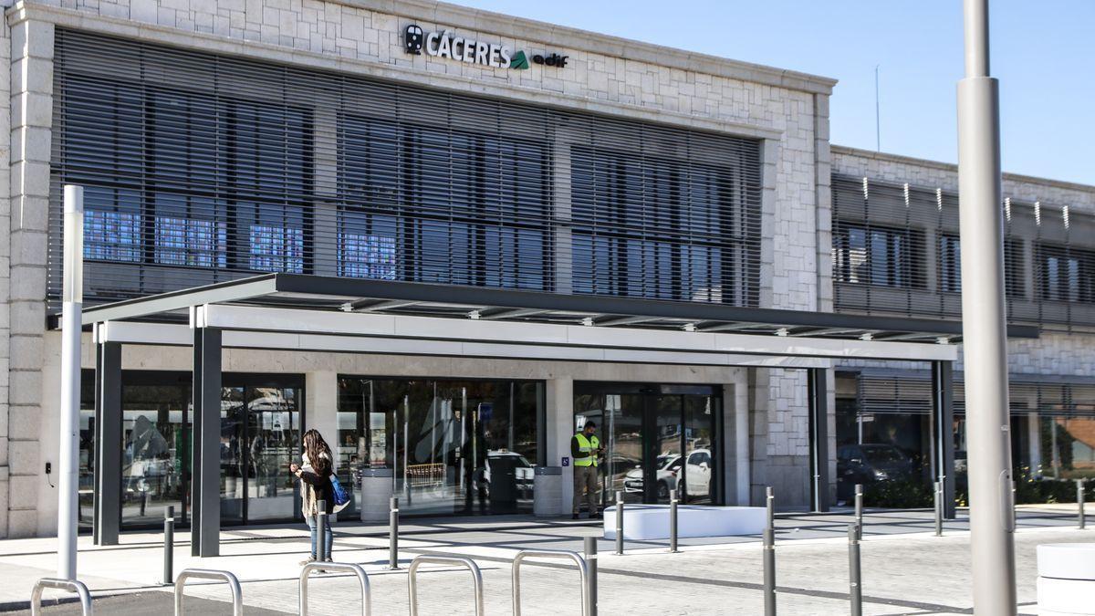Imagen de la estación de trenes de Cáceres.