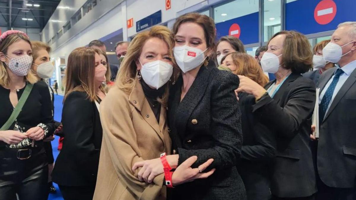 Mallada y la presidenta madrileña, Isabel Díaz Ayuso, ayer, en Fitur.